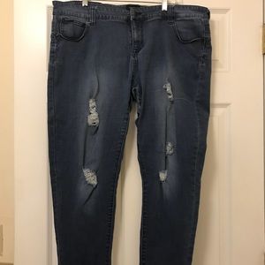 Skinny jean with distressing